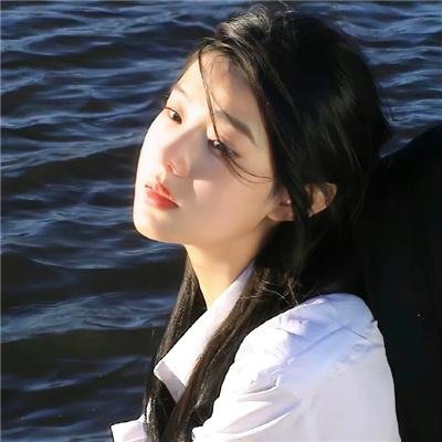 女孩的钓鱼慢活